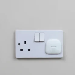 Reer - 29030 Steckdosenkappe UK -Kinderspielzeugladen 29030 socket cover uk product3 300dpi