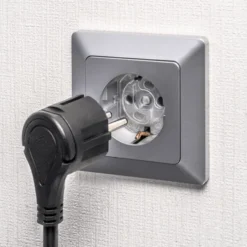 Reer - 32059 Steckdosenschutz, Klebbar, Transparent, 10 Stück -Kinderspielzeugladen 32059 32069 steckdosenschutz anwendung 02 300dpi