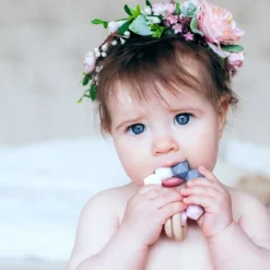 Reer - MIM001 MIMIJO 2 In 1 Silikon - Und Holz Beißring Mit Rassel, Tina -Kinderspielzeugladen mim001 3