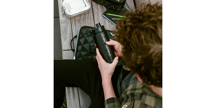 Satch Edelstahl Trinkflasche SAT-EBO-001-800 Black 8 Satch Edelstahl Trinkflasche SAT-EBO-001-800 Black – Bild 6